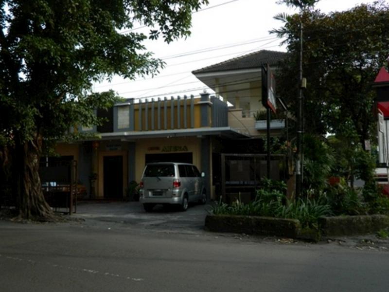Atina Homestay Surakarta  Bagian luar foto